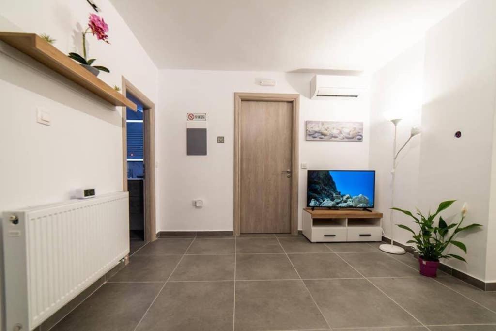 Апартаменты Brand New Aprt With Backyard In Lycabettus Hill ! Афины Экстерьер фото